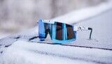 SUNGLAS...